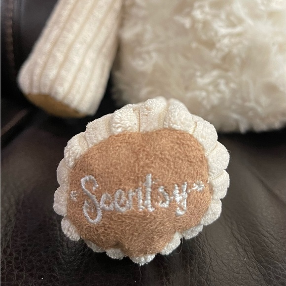 Scentsy Buddy Retired Lenny The Lamb - Picture 2 of 7